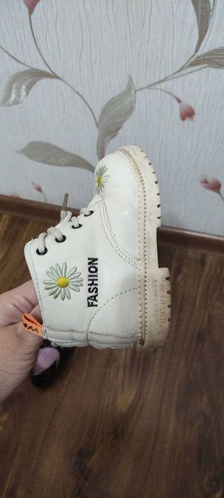 Сапоги детские белые на 2-3 года, 2-3 yoshli bolalar uchun oq etiklar
