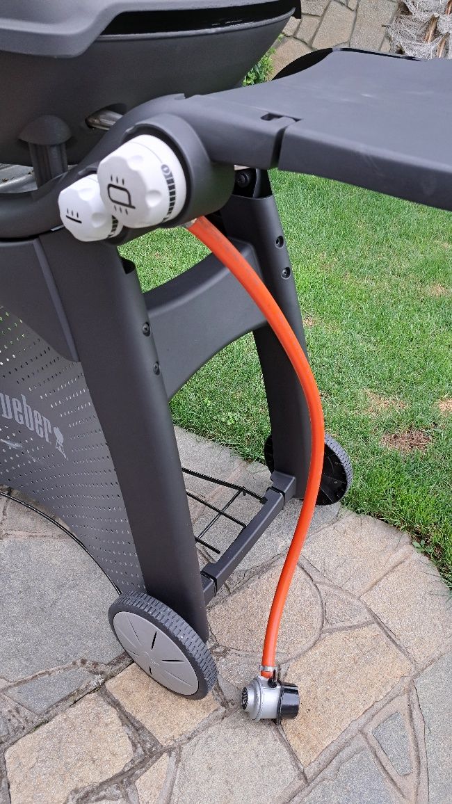 Газово барбекю Weber Q3200 с ЧИСТО НОВИ ГОРЕЛКИ