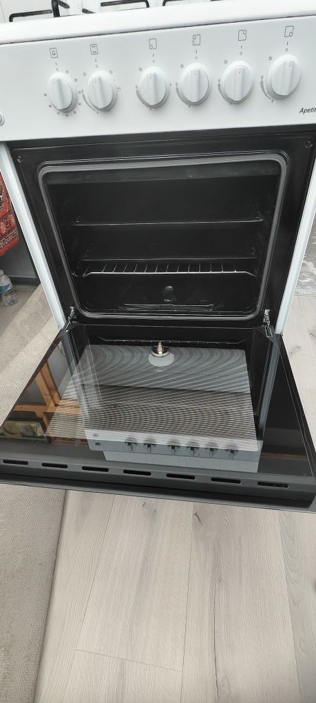Продам газовую плиту