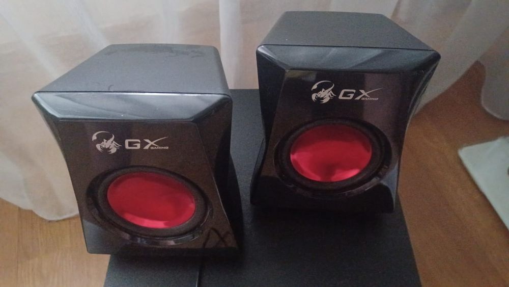 Vînd boxe audio cu amplificator