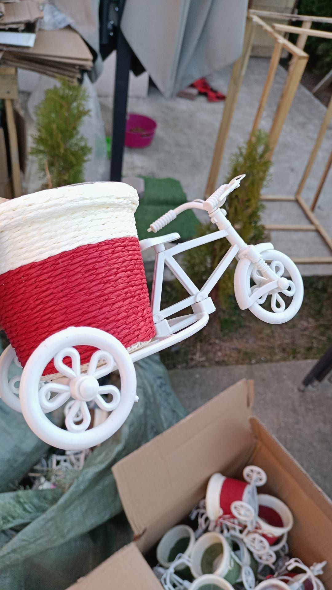 Bicicleta alba decorativa,nunta botez-cos pentru flori 22x11x10 cm