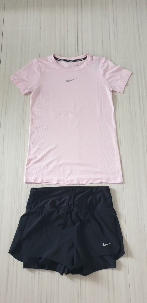 Nike Running  2 in 1 Stretch  S  НОВО! ОРИГИНАЛ! Дамски Сет за бягане!
