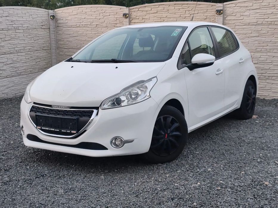 Peugeot 208 PEUGEOT 208 – Model 2013, import, cu motor pe benzina de 1.2L euro 5