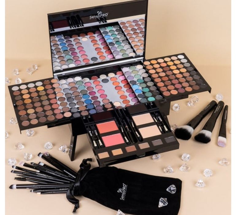 Set de machiaj cu pensule