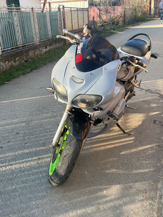 Suzuki sv650s motocicleta