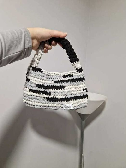 Geantă croșetată unică