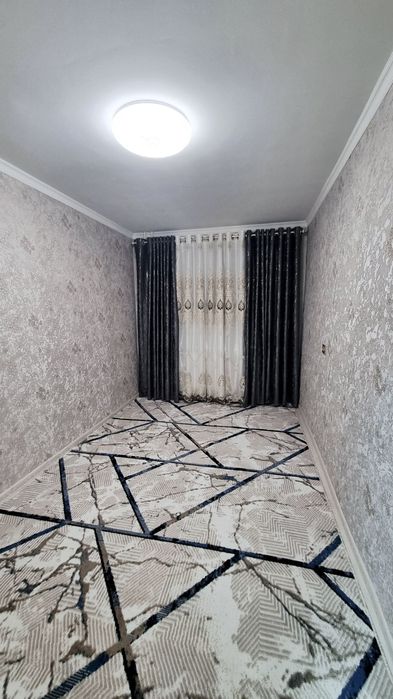 3 хонали 3-каватда жойлашган квартира тезда сотилади. 5 каватли дом. Е