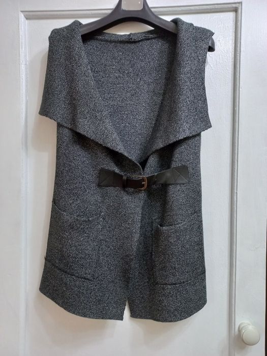 Жилет вязаный женский