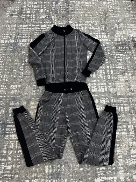 Женский спортивный костюм