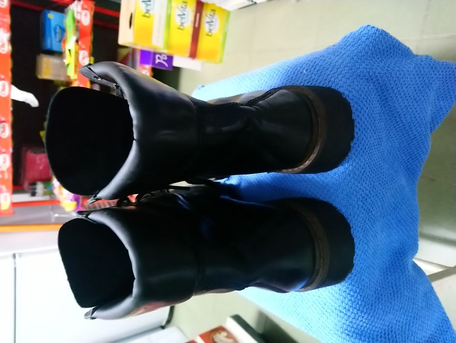 Ghete inalte , din piele pentru barbati , marimea 45