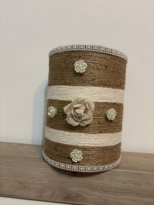 Vaza handmade din sfoara și scoici