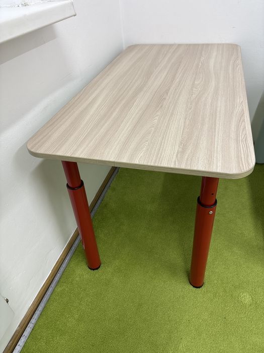 Продам срочно две растущие парты