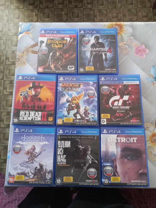 Прдам PS4 Slim 1Tb+8 лицензионных дисков