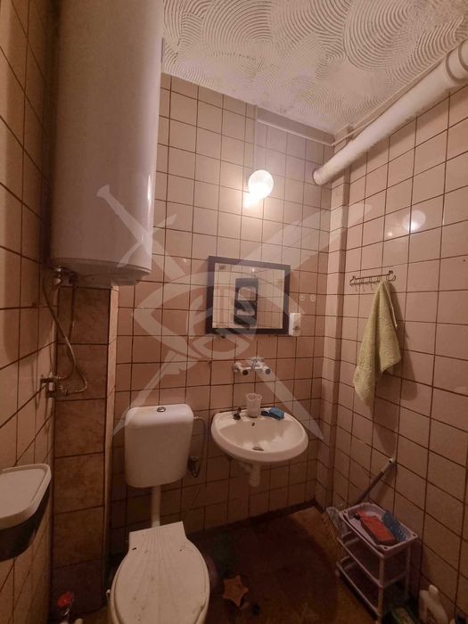 Дава се под наем Едностаен апартамент в Варна, Център - 25 кв.м за 250 € - Снимка #2