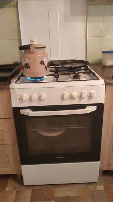 Продам газ плиту