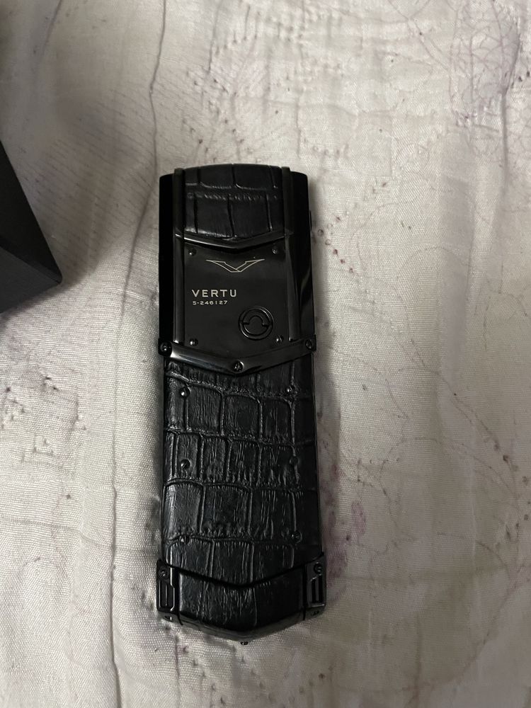 Vertu Signature
