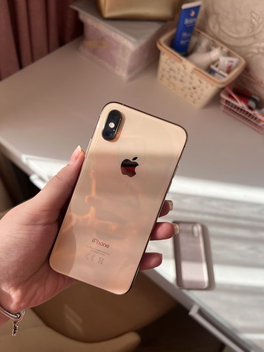 продается телефон iPhone XS