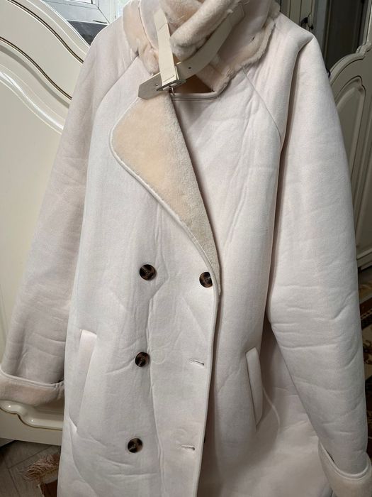 ақ түсті қыстық дубленка сатылады. Размер 42-44. цена 20.000. торг бар