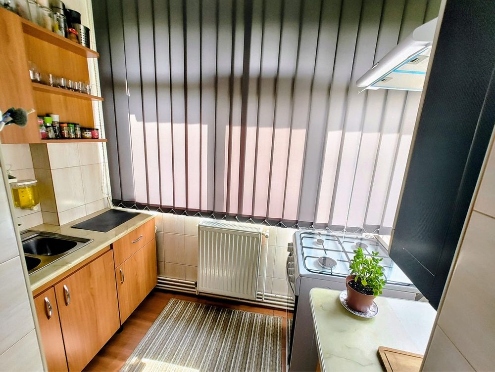 Proprietar vand apartament 2 camere, etaj 1, 50mp, decomandat TG JIU