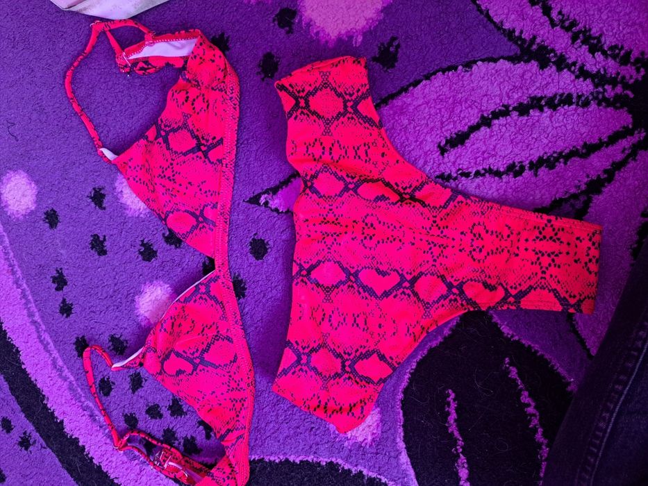 Чисто нов бански костюм