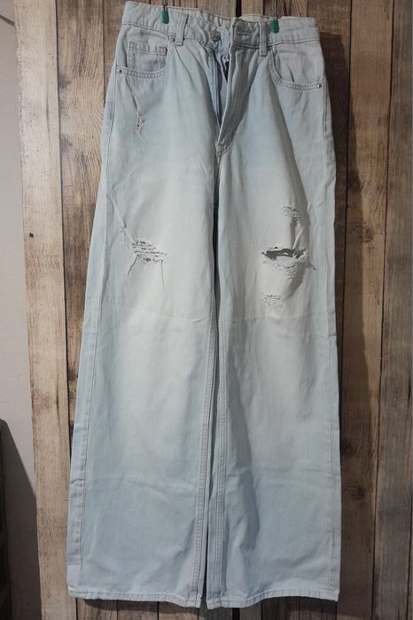 Четири броя дънки - ZARA, H&M, CNN