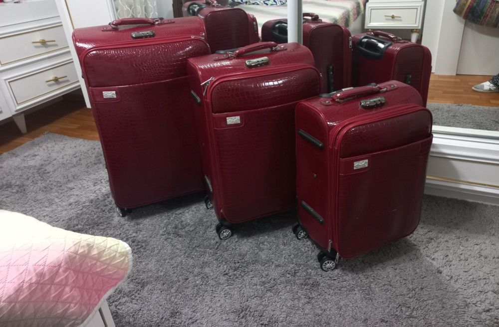 Чемодан  сатылады