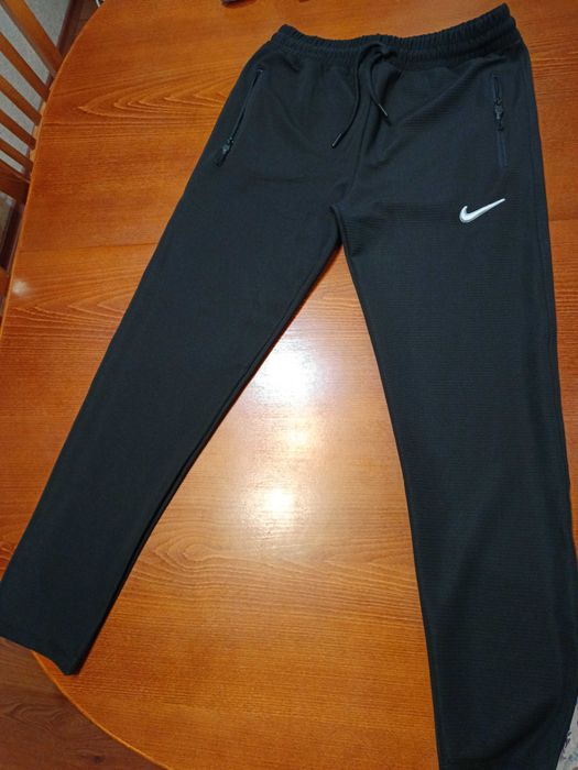 Продавам спортни долници за юноша