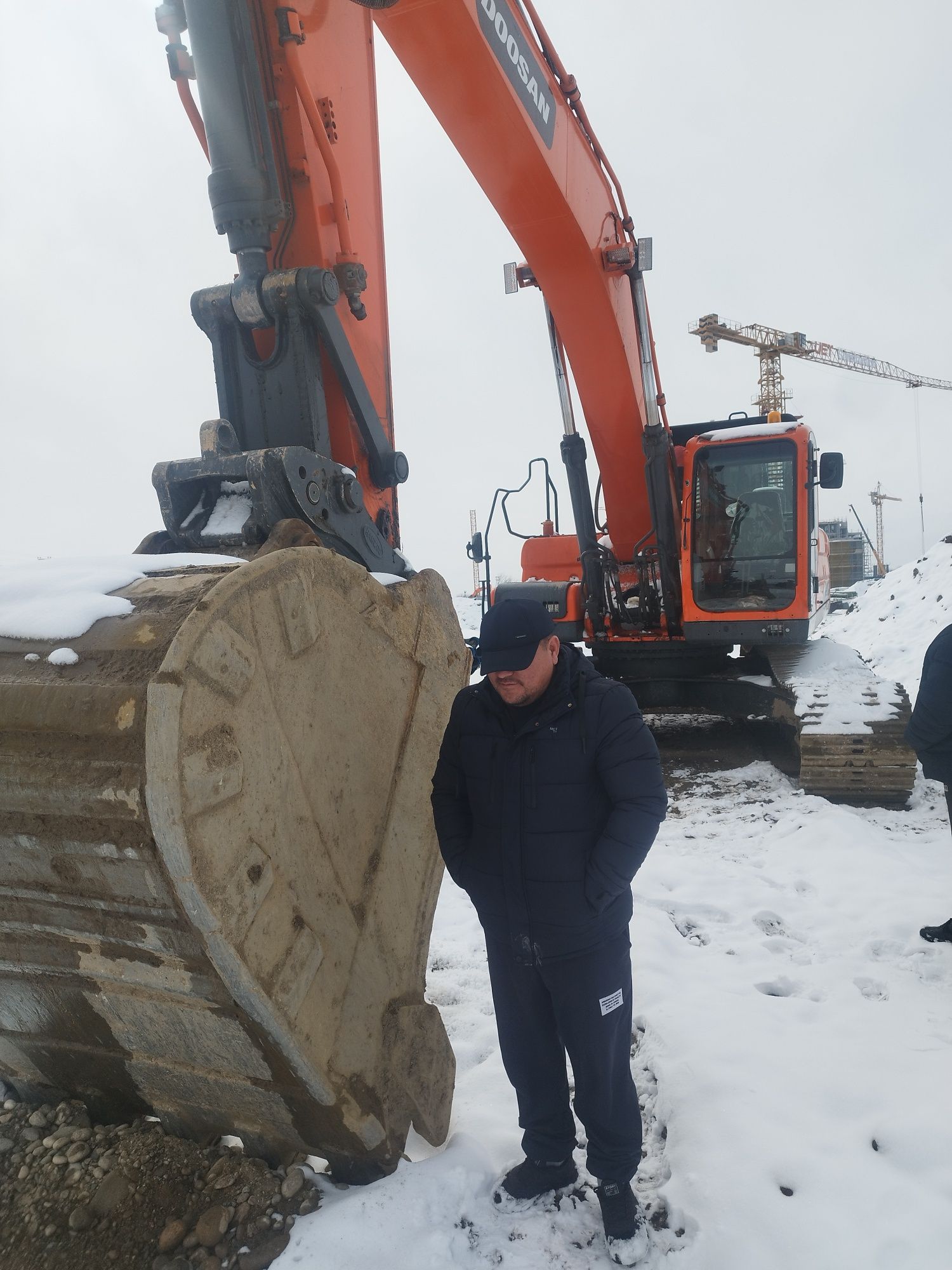 Гусиничьный экскаватор сотилади 340 досан
