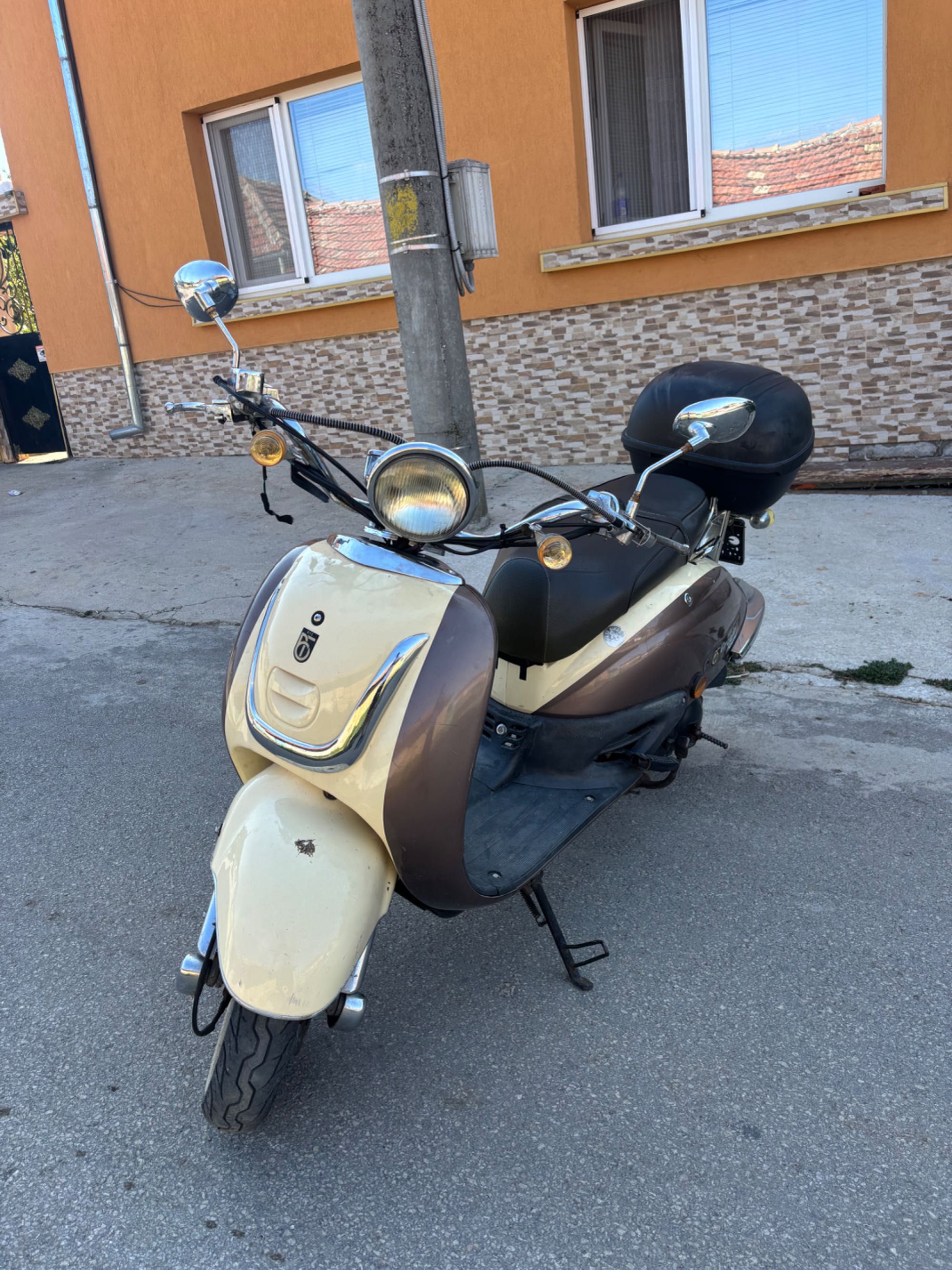 Grande Retro 50cc – 4-тактов, икономичен скутер