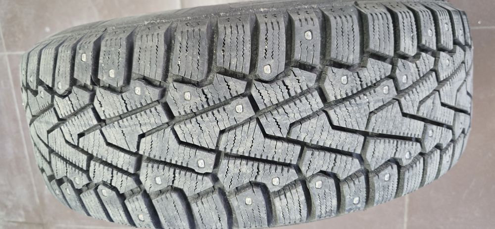 Продам шины зимние Perelli ice zero 215/55/17