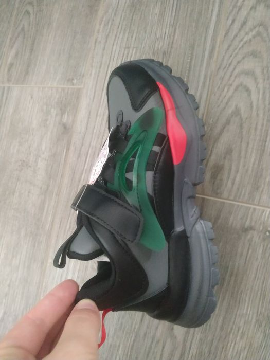 Новые кроссовки 34р