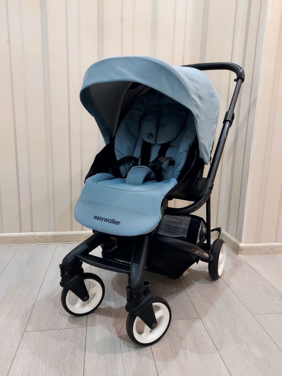 Easywalker Charley прогулочная детская коляска компактная