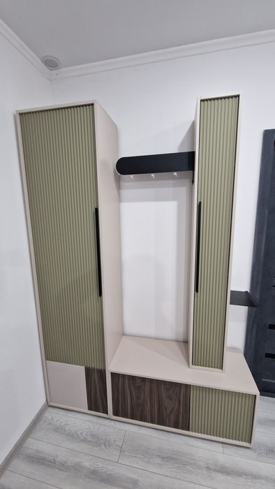 Мебель в офис стол, стул, стеллаж, шкаф,вешалка