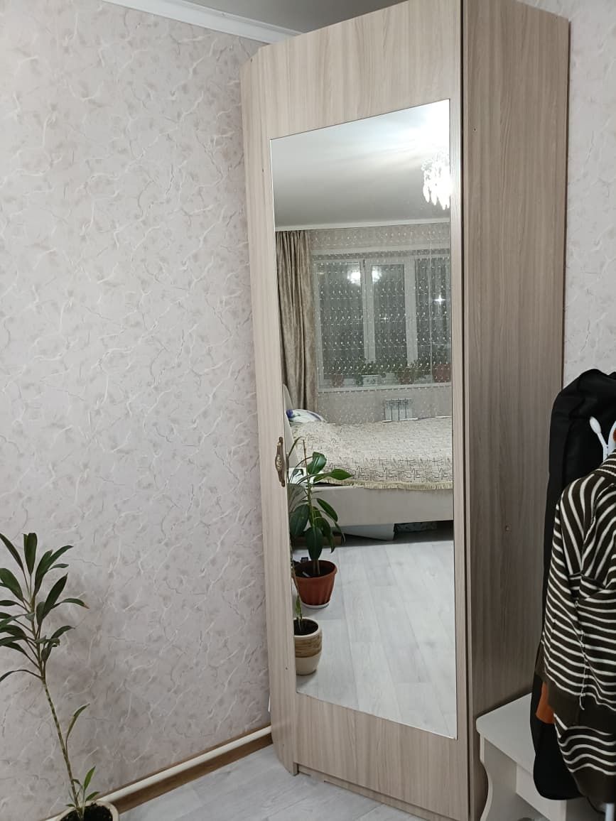 Продам  шифанер со убувницам
