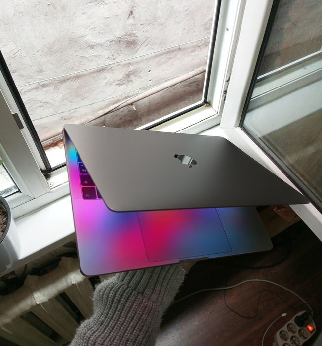 Свой топ MacBook PRO. Состояние отличное топ.