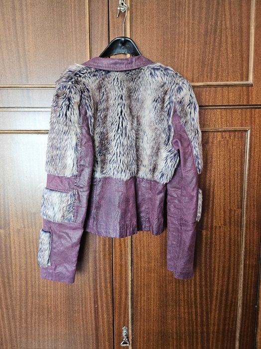 Късо яке от естествена кожа.