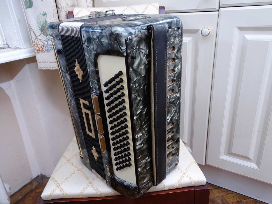 Акордеон "Weltmeister" – винтидж украса, декор - дом или заведение
