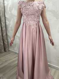 Продам нежное платье цвета розовой пудры