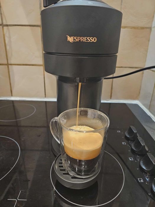 Кафемашина Nespreso Vertuo+190 капсули