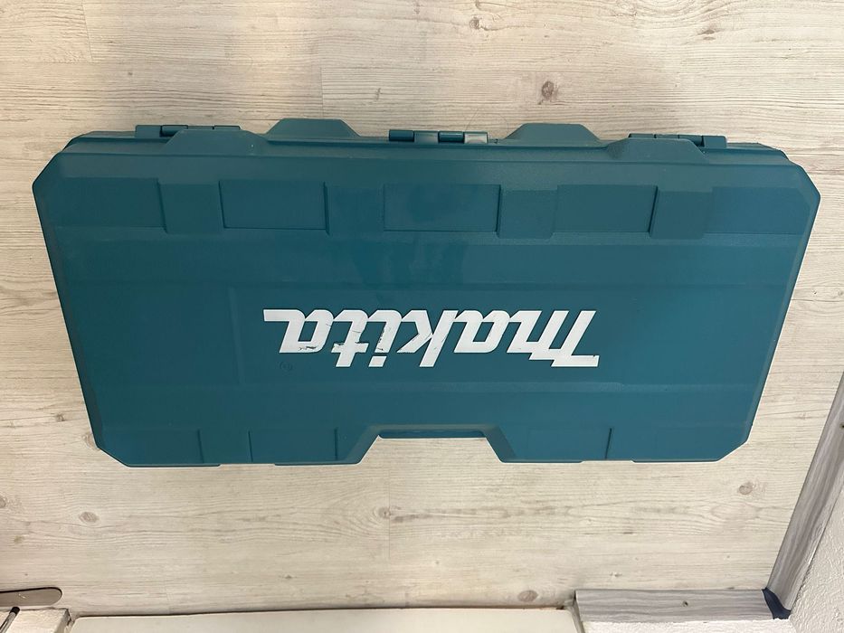 Makita GA9020R 230 мм / 2200 W – почти нов, използван само 3-4 пъти