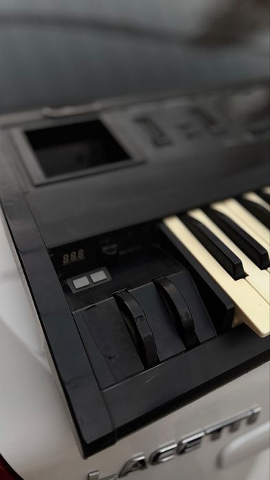 Juzi 1 va ensoniq Ts10 sotiladi holati zor