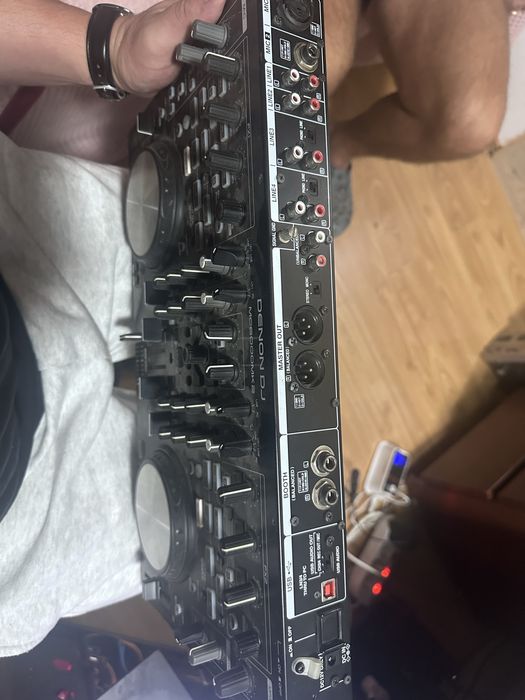 Consola DJ DENON MC6000mk2