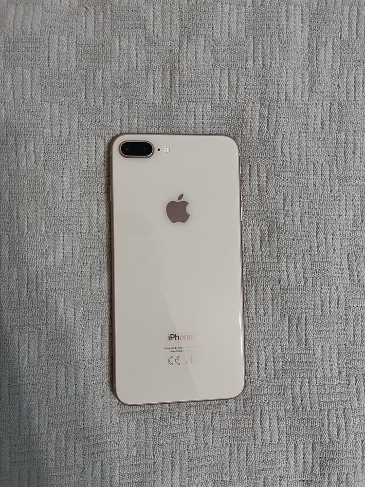 iPhone 8+ 64 гб.