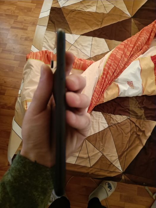 Vând iPhone xr 128
