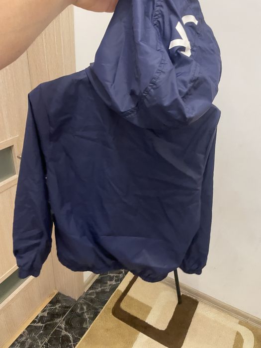 Ветровка Бенетон 8-9г.