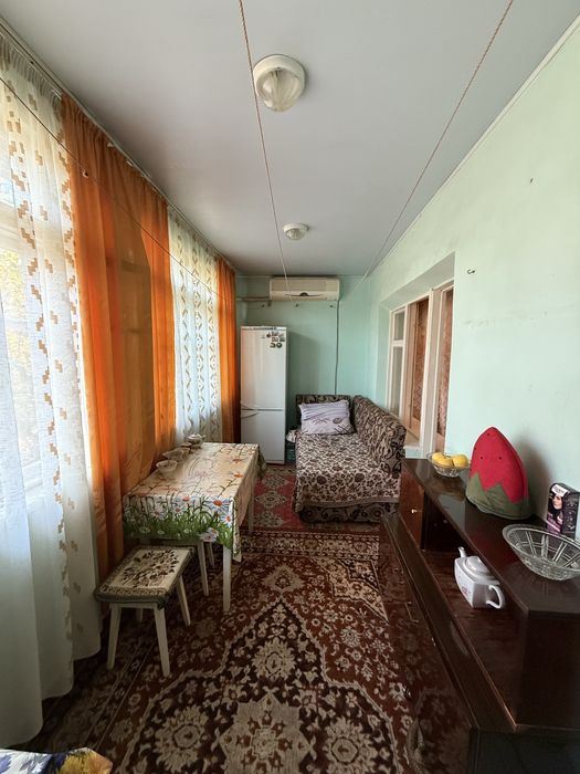 Продаю свою квартиру на рисовом 3 комнатная 2 этаж 4х этажка не торцев