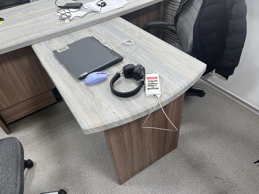 Офисный стол + 2 шкафа
