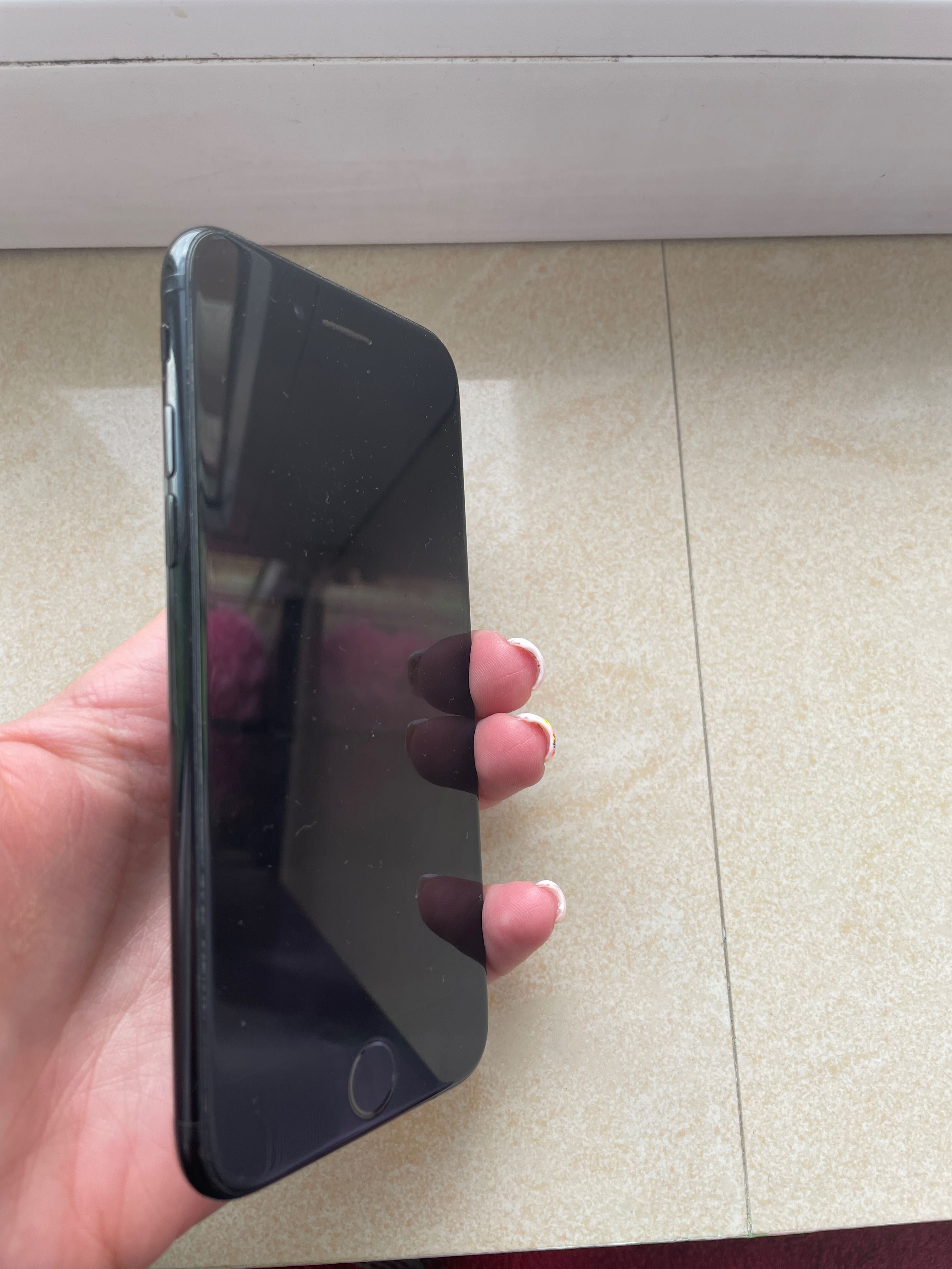 Iphone 7s  в черен цвят