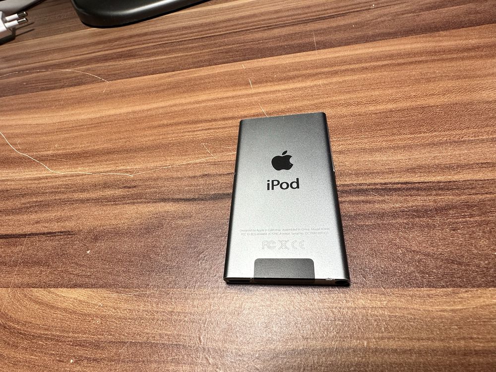 iPod nano (7-мо поколение) 16 Gb.