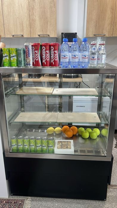 Кондитерская витрина